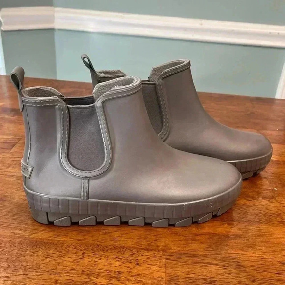 New gray silver Sperry women’s topsider chelsea torrent boot size 8 - Picture 1 of 8